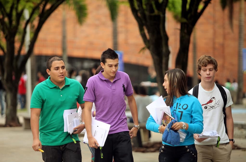 Graduandos bachillerato sábados Meta Colombia